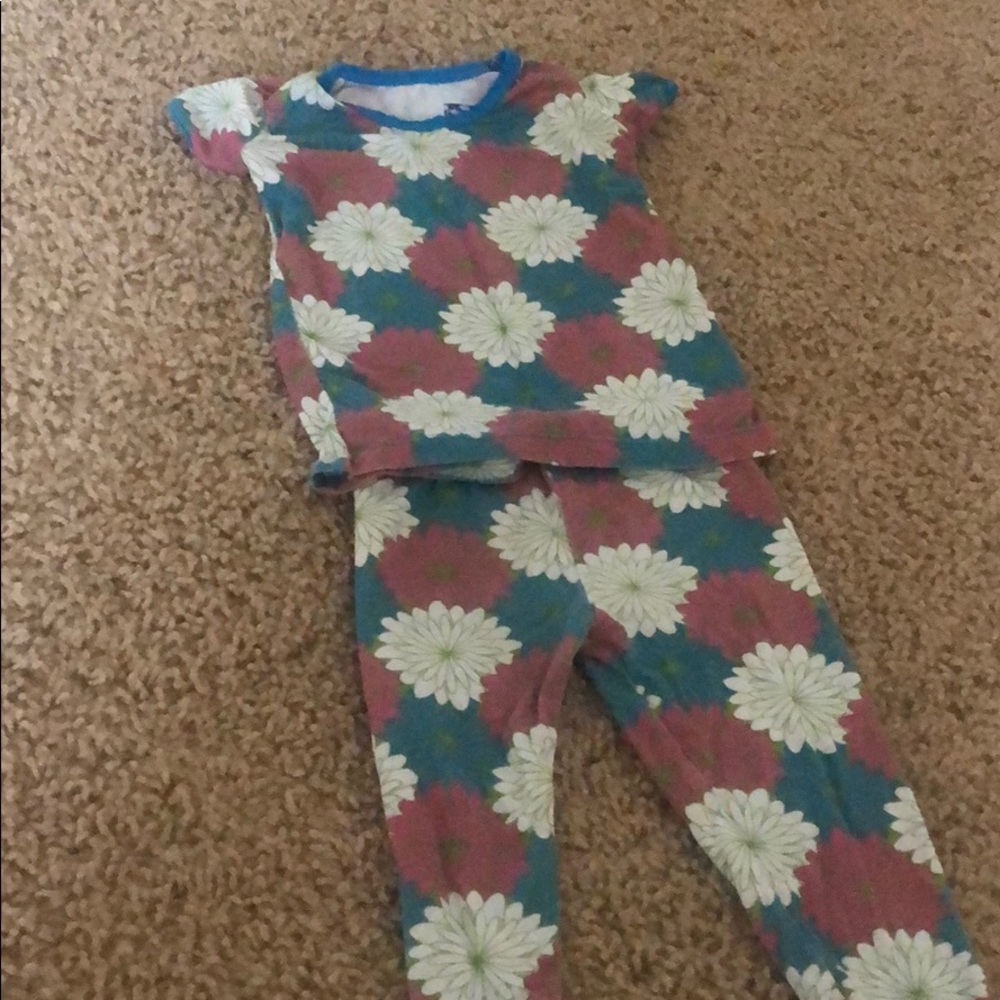 Kickee two piece jammies 🌸🌸🌸 size 12-18 months